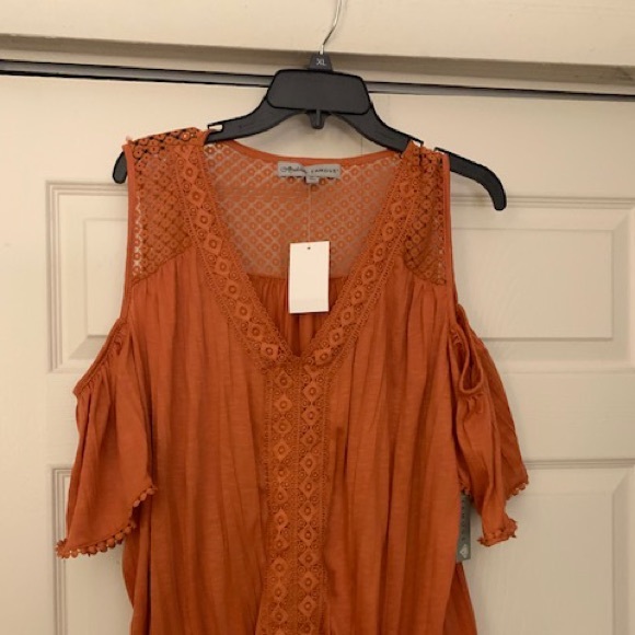 Off the shoulder women’s top - Picture 3 of 3